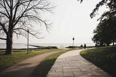 AI-generated travel thumbnail for Béthencourt-sur-Mer