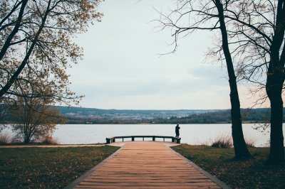 AI-generated travel thumbnail for Birlestik