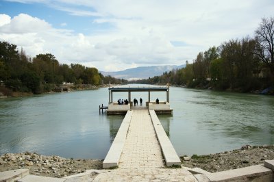 AI-generated travel thumbnail for Bisotun