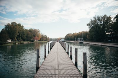 AI-generated travel thumbnail for Bixad