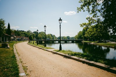 AI-generated travel thumbnail for Bléneau