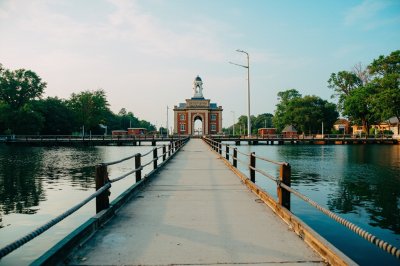 AI-generated travel thumbnail for Bloomfield