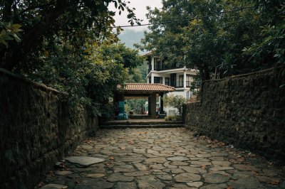 AI-generated travel thumbnail for Bogtong