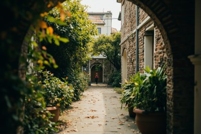 AI-generated travel thumbnail for Bóly