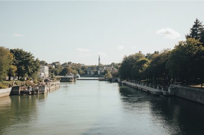 AI-generated travel thumbnail for Bourg-Blanc