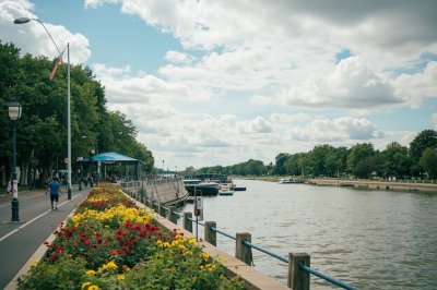 AI-generated travel thumbnail for Bras-sur-Meuse