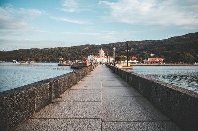 AI-generated travel thumbnail for Buraca