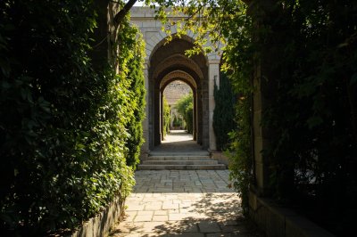 AI-generated travel thumbnail for Bŭston