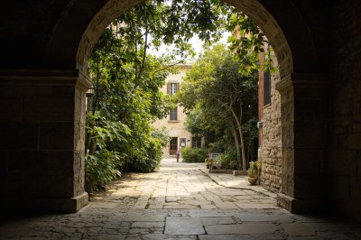 AI-generated travel thumbnail for Cabezas del Pozo