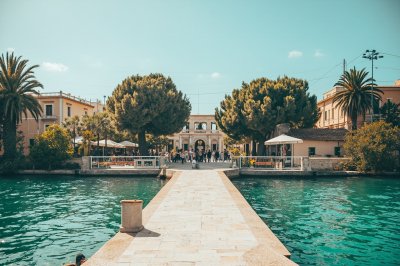AI-generated travel thumbnail for Calimera