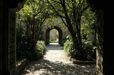 AI-generated travel thumbnail for Calvenzano