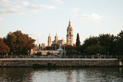 AI-generated travel thumbnail for Calzada de Valdunciel
