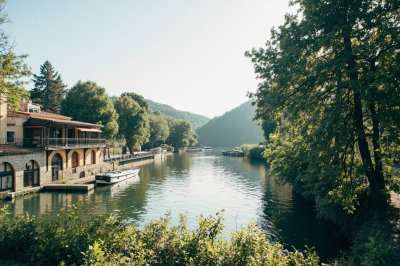 AI-generated travel thumbnail for Campdevànol