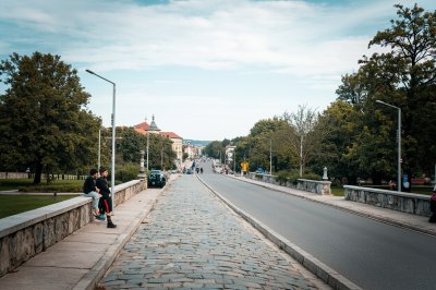 AI-generated travel thumbnail for Câmpenița