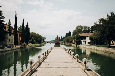 AI-generated travel thumbnail for Camposanto