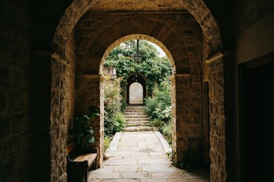 AI-generated travel thumbnail for Cañaveras