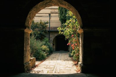 AI-generated travel thumbnail for Candín
