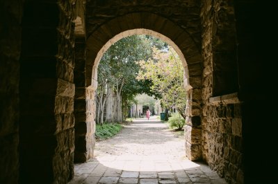 AI-generated travel thumbnail for Cañizal