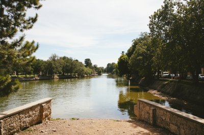 AI-generated travel thumbnail for Carenas