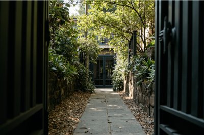 AI-generated travel thumbnail for Carlton North