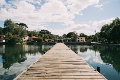 AI-generated travel thumbnail for Casa de Cerros