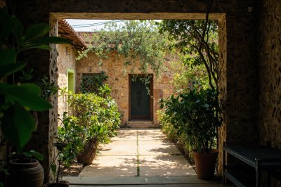 AI-generated travel thumbnail for Casa Nueva
