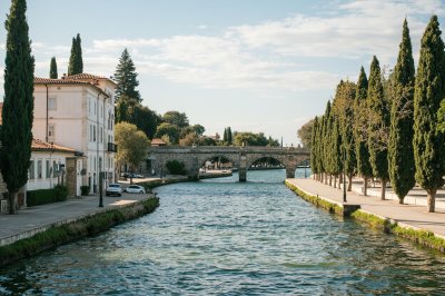 AI-generated travel thumbnail for Casacanditella