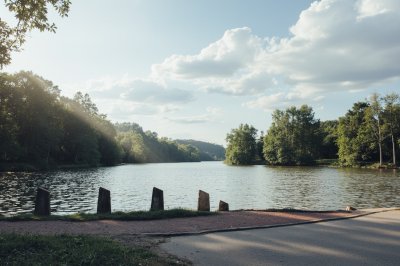 AI-generated travel thumbnail for Căscioarele