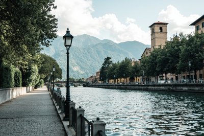 AI-generated travel thumbnail for Casnate Con Bernate