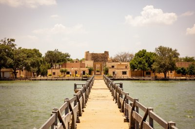 AI-generated travel thumbnail for Cercle de San