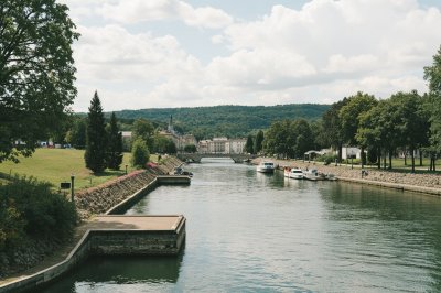 AI-generated travel thumbnail for Champigny