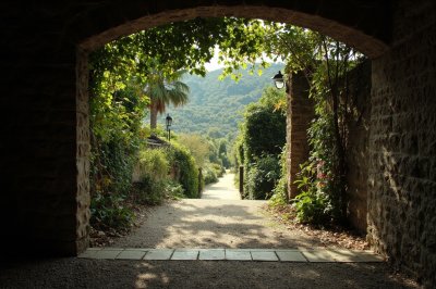 AI-generated travel thumbnail for Chapareillan