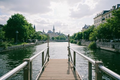 AI-generated travel thumbnail for Charly-sur-Marne