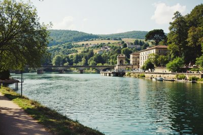 AI-generated travel thumbnail for Châteauneuf-du-Rhône