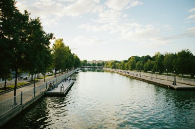 AI-generated travel thumbnail for Châteauneuf-le-Rouge