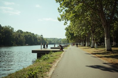 AI-generated travel thumbnail for Chauvoncourt