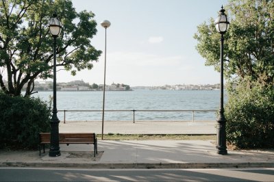 AI-generated travel thumbnail for Cheleiros