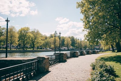 AI-generated travel thumbnail for Chennevières-sur-Marne