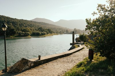 AI-generated travel thumbnail for Chilluévar