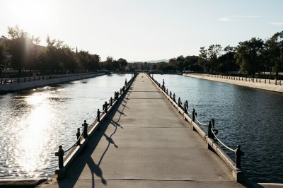 AI-generated travel thumbnail for Chiloeches