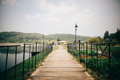 AI-generated travel thumbnail for Chinari