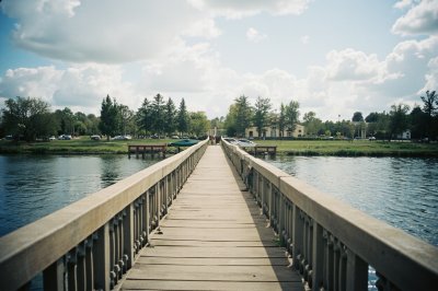 AI-generated travel thumbnail for Chornoliztsi