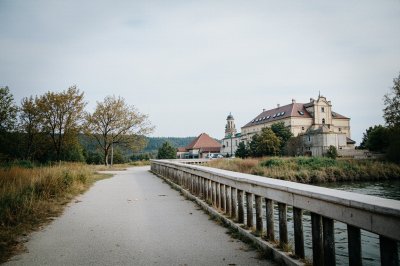 AI-generated travel thumbnail for Ciocârlia
