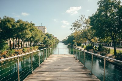 AI-generated travel thumbnail for Ciudad Pemex