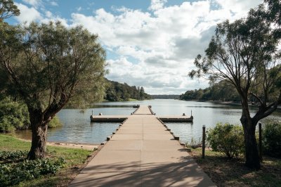 AI-generated travel thumbnail for Clovelly Park