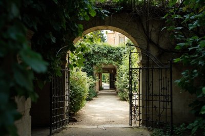 AI-generated travel thumbnail for Cluny