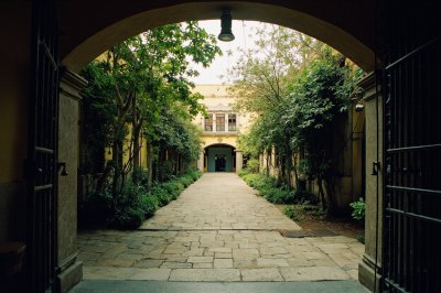 AI-generated travel thumbnail for Colonia del Valle