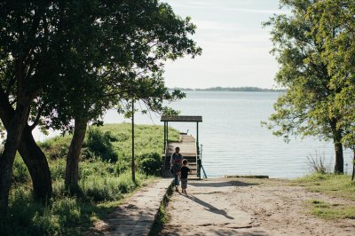 AI-generated travel thumbnail for Colonia Lealtad