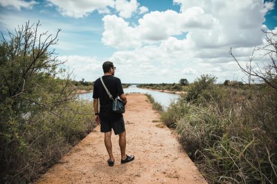 AI-generated travel thumbnail for Colonias Unidas