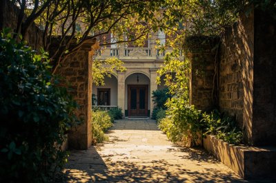 AI-generated travel thumbnail for Comaltepec